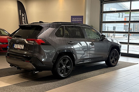 Toyota RAV4 4 of 25