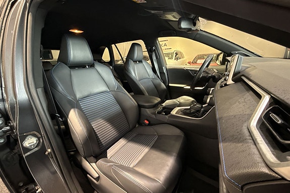 Toyota RAV4 10 of 25