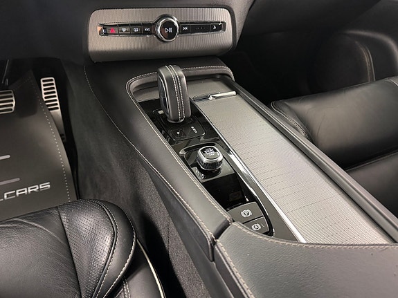 Volvo XC90 8 of 25