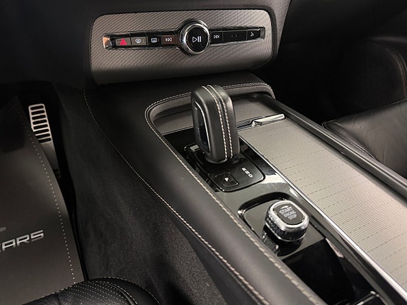 Volvo XC90 10 of 25