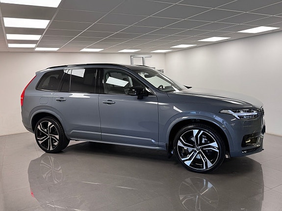Volvo XC90 18 of 25