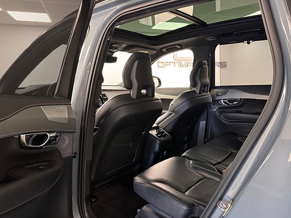 Volvo XC90 16 of 25