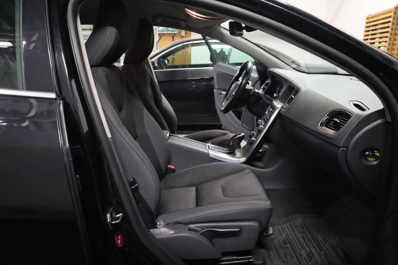 Volvo V60 11 of 16