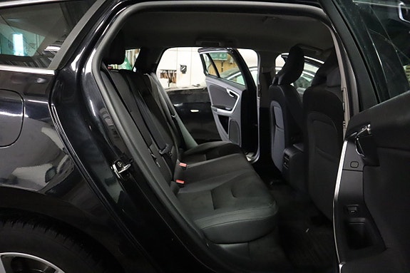 Volvo V60 13 of 16