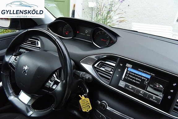 Peugeot 308 SW 11 of 15
