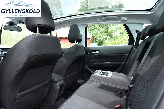 Peugeot 308 SW 13 of 15