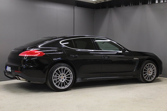 Porsche Panamera 4S 5 of 14