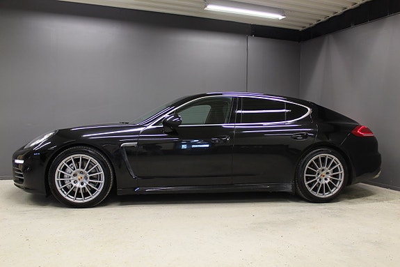 Porsche Panamera 4S 3 of 14