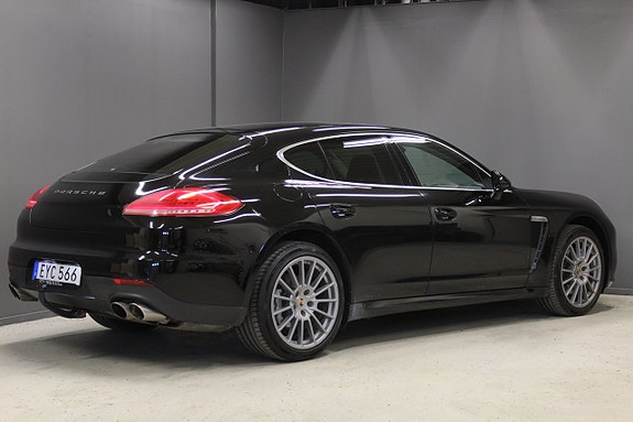 Porsche Panamera 4S 4 of 14