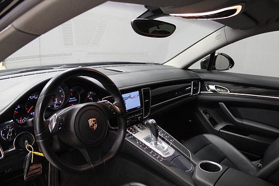 Porsche Panamera 4S 8 of 14