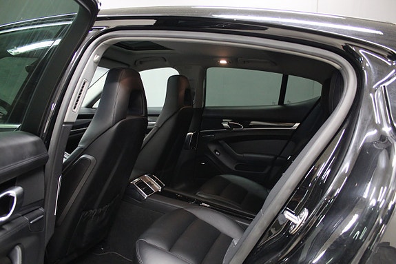 Porsche Panamera 4S 10 of 14