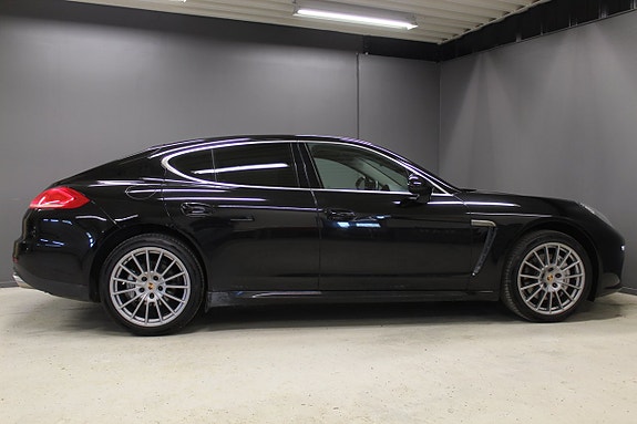 Porsche Panamera 4S 6 of 14
