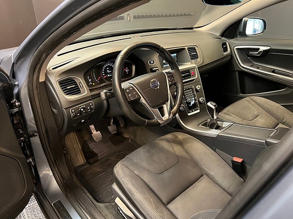 Volvo V60 11 of 21