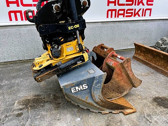 Takeuchi TB 370 5 of 5