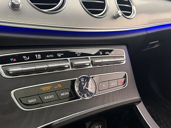 Mercedes-Benz E200 20 of 30