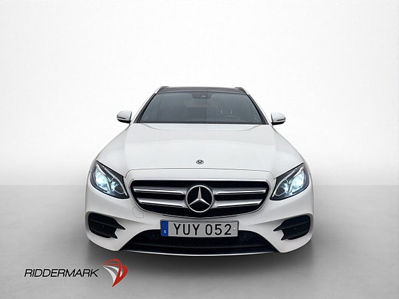 Mercedes-Benz E200 2 of 30
