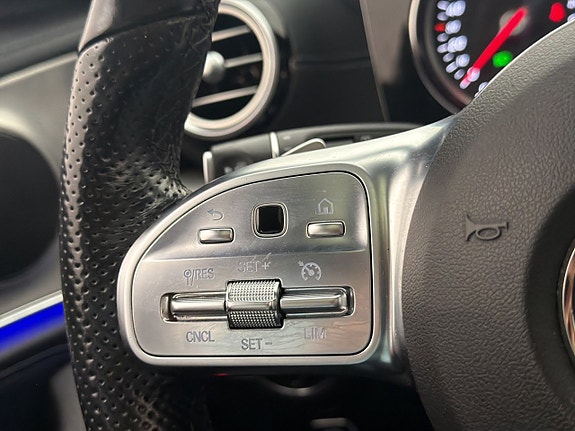 Mercedes-Benz E200 14 of 30