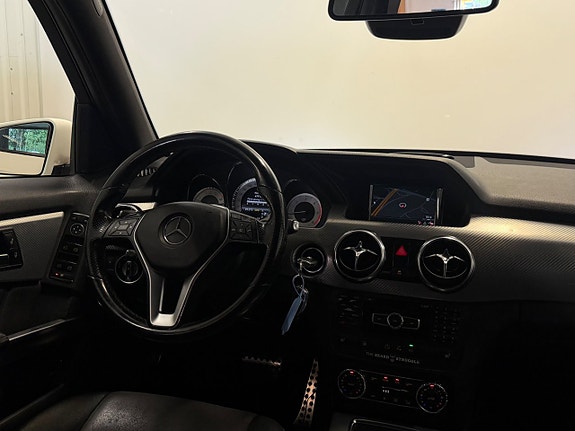 Mercedes-Benz GLK220 16 of 30