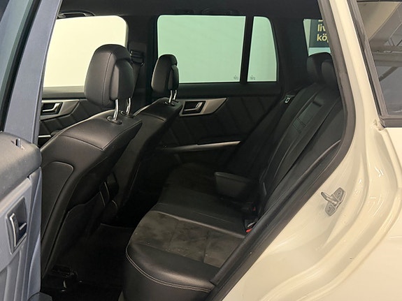 Mercedes-Benz GLK220 13 of 30