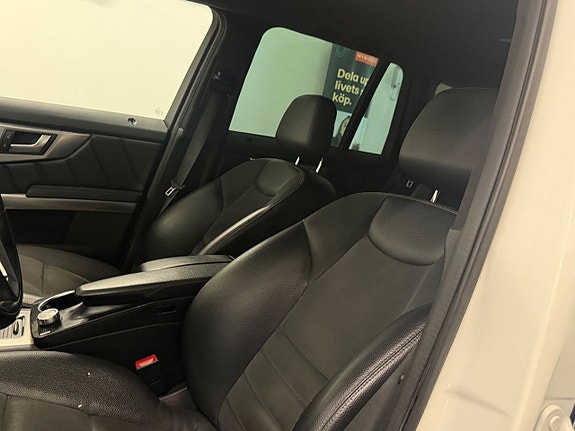 Mercedes-Benz GLK220 14 of 30