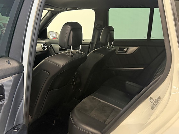 Mercedes-Benz GLK220 12 of 30