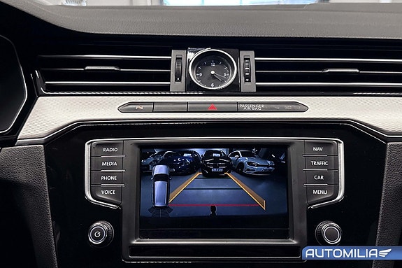 Volkswagen Passat Alltrack 8 of 19