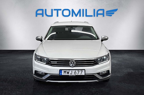 Volkswagen Passat Alltrack 2 of 19