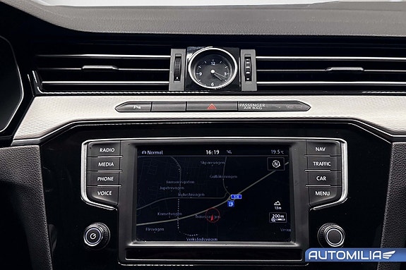 Volkswagen Passat Alltrack 9 of 19