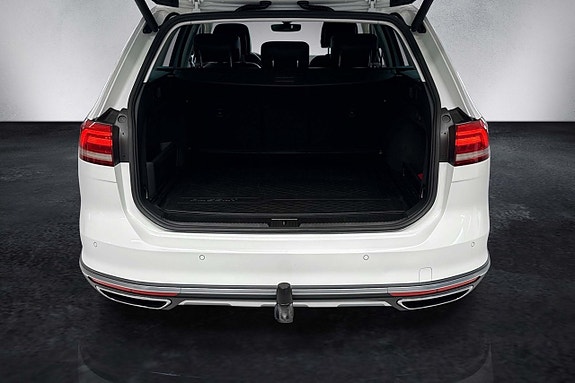 Volkswagen Passat Alltrack 16 of 19