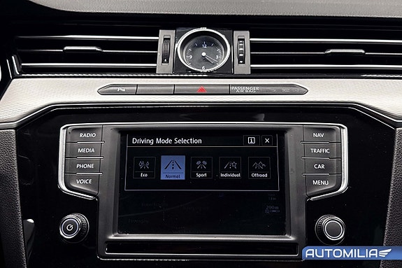 Volkswagen Passat Alltrack 10 of 19