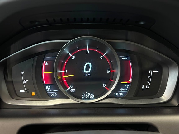 Volvo XC60 17 of 25