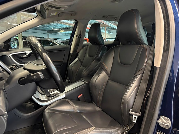 Volvo XC60 13 of 25