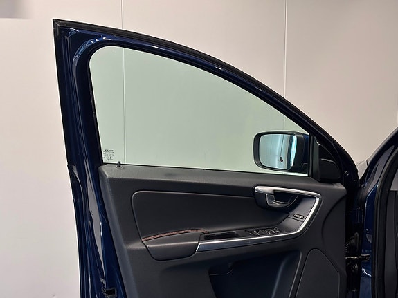 Volvo XC60 12 of 25