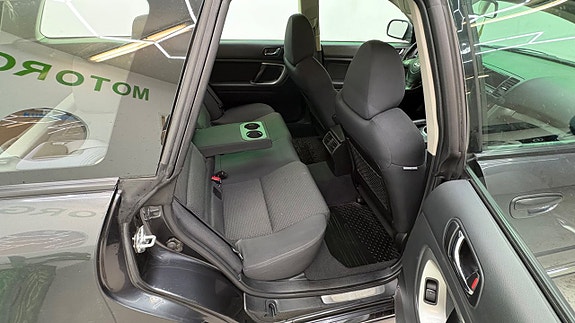 Subaru Legacy 19 of 30