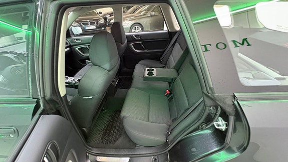 Subaru Legacy 17 of 30
