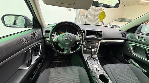 Subaru Legacy 7 of 30
