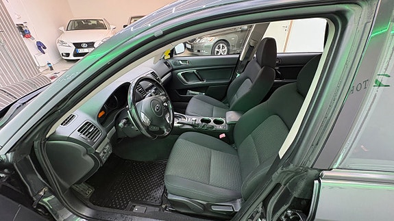 Subaru Legacy 14 of 30