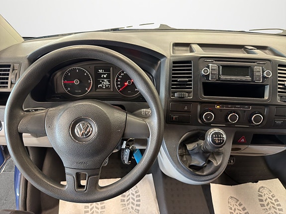Volkswagen Caravelle 16 of 20