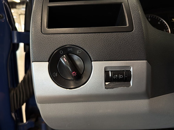 Volkswagen Caravelle 17 of 20