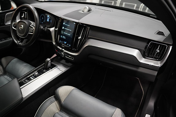 Volvo XC60 14 of 30
