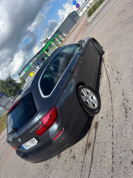 BMW 520d 2 of 5