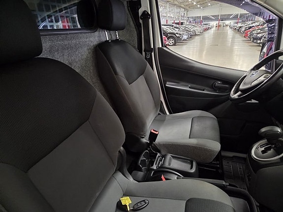Nissan e-NV200 4 of 10