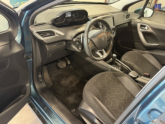 Peugeot 2008 13 of 17