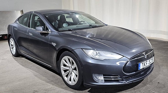 Tesla Model S 4 of 12