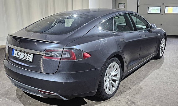 Tesla Model S 2 of 12