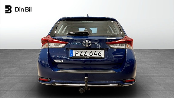 Toyota Auris 5 of 12