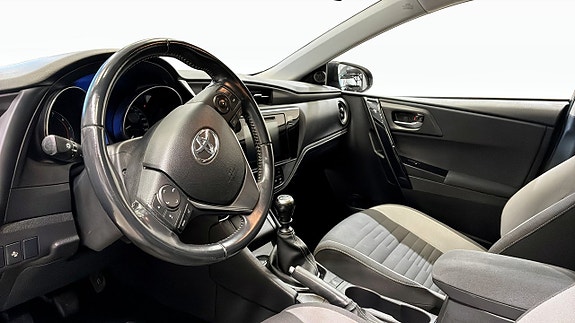 Toyota Auris 7 of 12