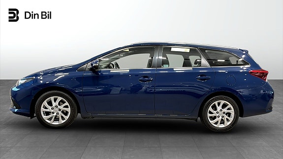 Toyota Auris 2 of 12