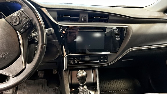 Toyota Auris 9 of 12