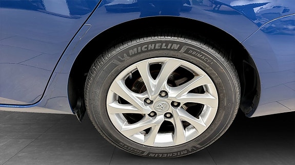 Toyota Auris 6 of 12